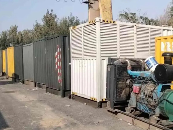 大峪镇200KW柴油发电机机组每小时油耗是多少？